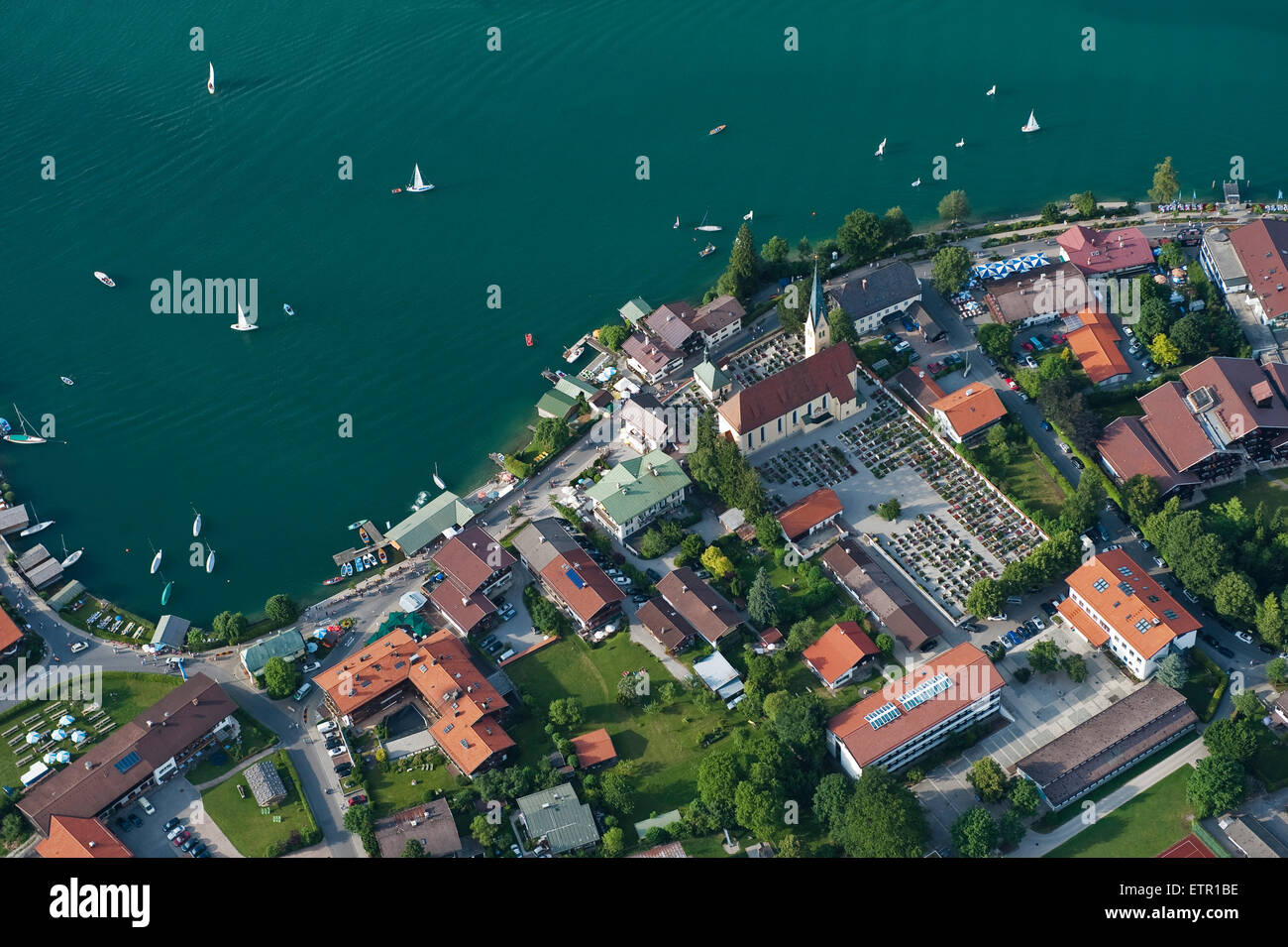 Rottach-Egern, Tegernsee, lago, lago di montagna, antenna shot, centro città, Tegernseer Tal (valle Tegernsee), chiesa, Riva, Foto Stock