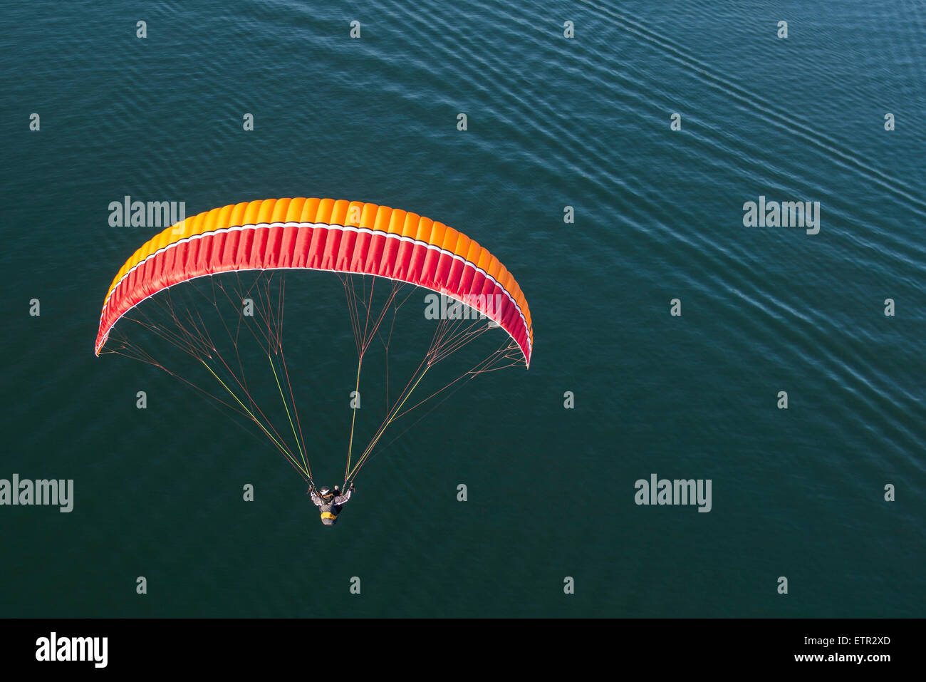 Parapendio, Volo, parapendio, divertimento, vacanze, il Lago Maggiore e il lago di montagna, Locarno, vista aerea, Ticino, Svizzera Foto Stock