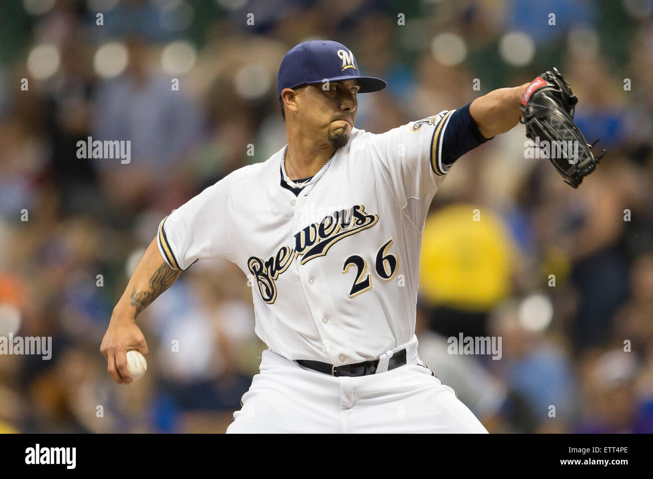 Milwaukee, Wisconsin, Stati Uniti d'America. Il 15 giugno, 2015. Milwaukee Brewers a partire lanciatore Kyle Lohse #26 eroga un passo nel primo inning della Major League Baseball gioco tra il Milwaukee Brewers e il Kansas City Royals a Miller Park di Milwaukee, WI. John Fisher/CSM/Alamy Live News Foto Stock