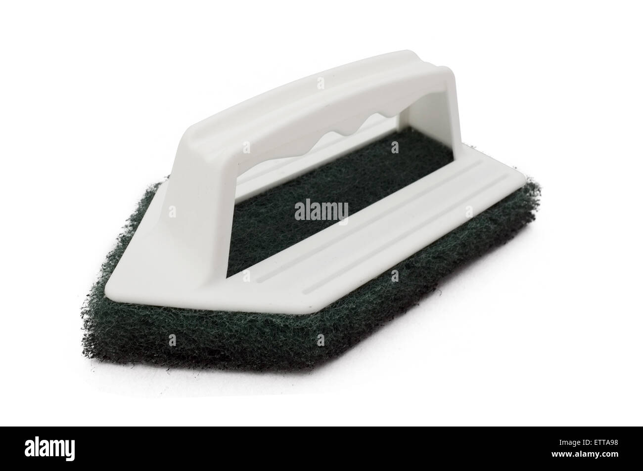 Pulire scrubber isolati su sfondo bianco, fibra verde scourer con manico in plastica Foto Stock