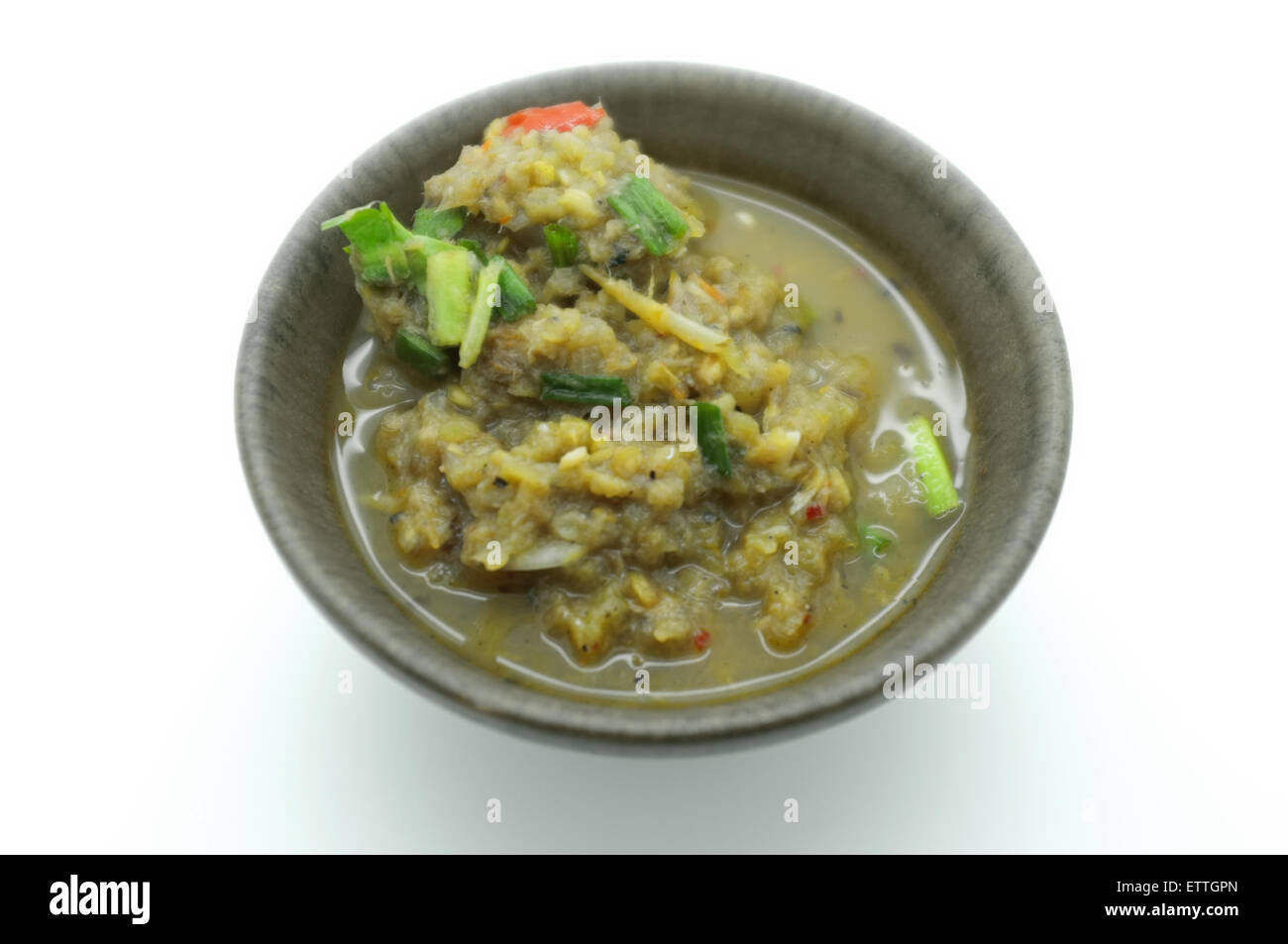 Cibo tailandese, pasta di peperoncino si mescola con il pesce Foto Stock