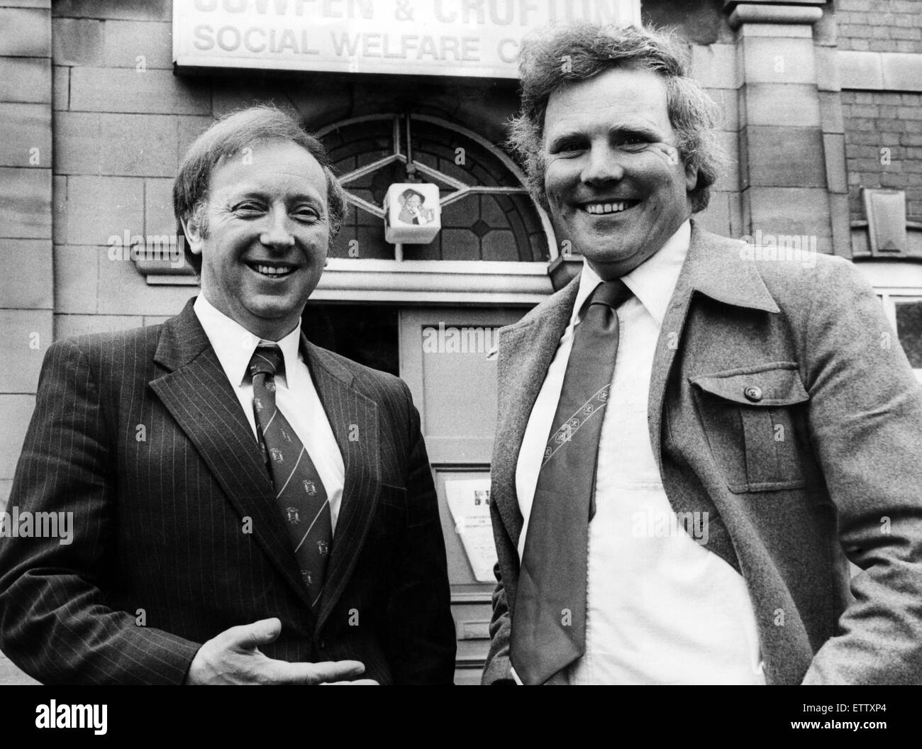 Ronnie Campbell, un lavoro politico del partito che è stato membro del Parlamento di Blyth Valley dal 1987, raffigurato con Arthur Scargill fuori Cowpen e Crofton Welfare Club. Xviii Dicembre 1981. Foto Stock