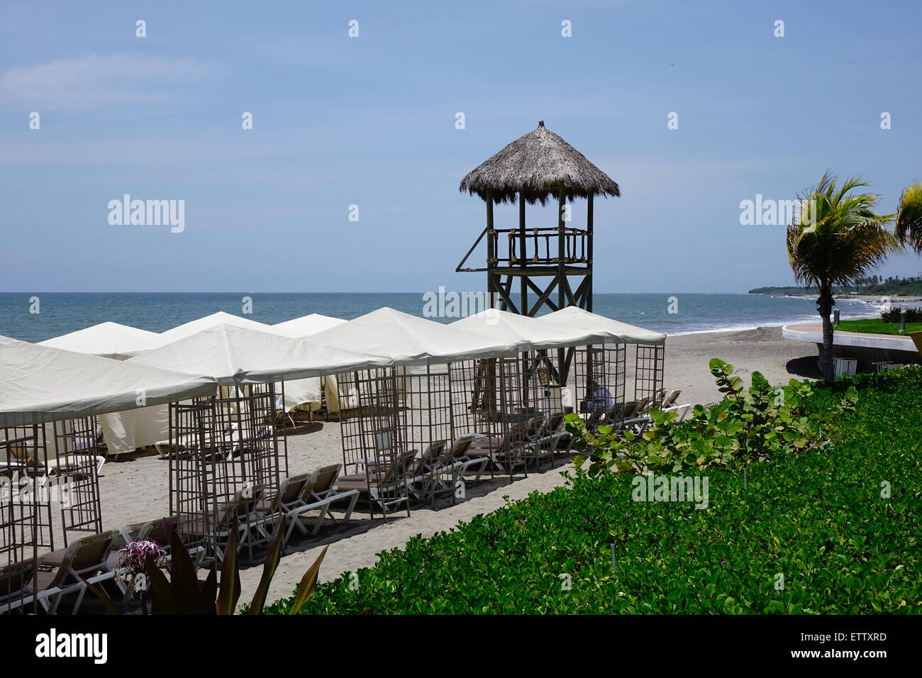 Cabanas sulla spiaggia, Velas Vallarta Resort, Perto Vallarta, Messico Foto Stock