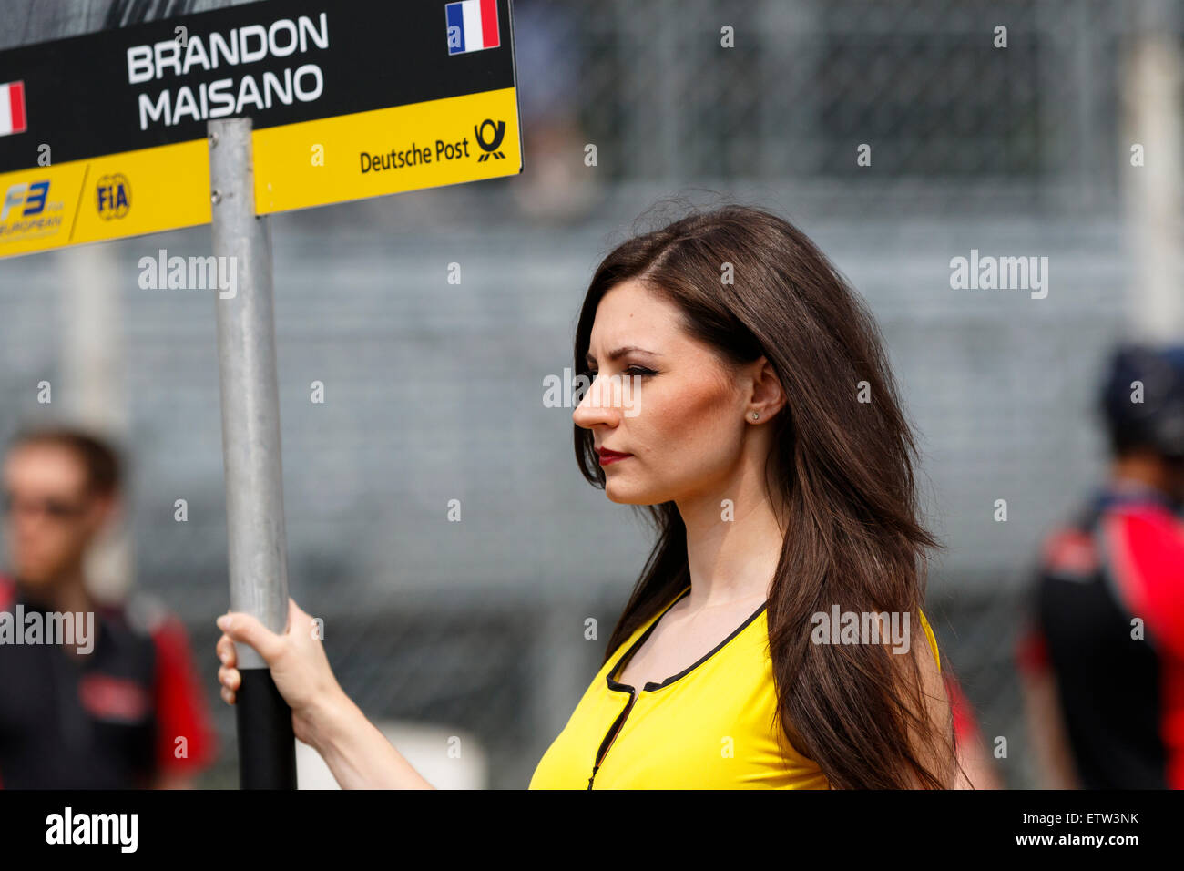 Monza, Italia - 30 Maggio 2015: una ragazza griglia pone durante il campionato FIA di Formula 3 DEL CAMPIONATO EUROPEO Foto Stock