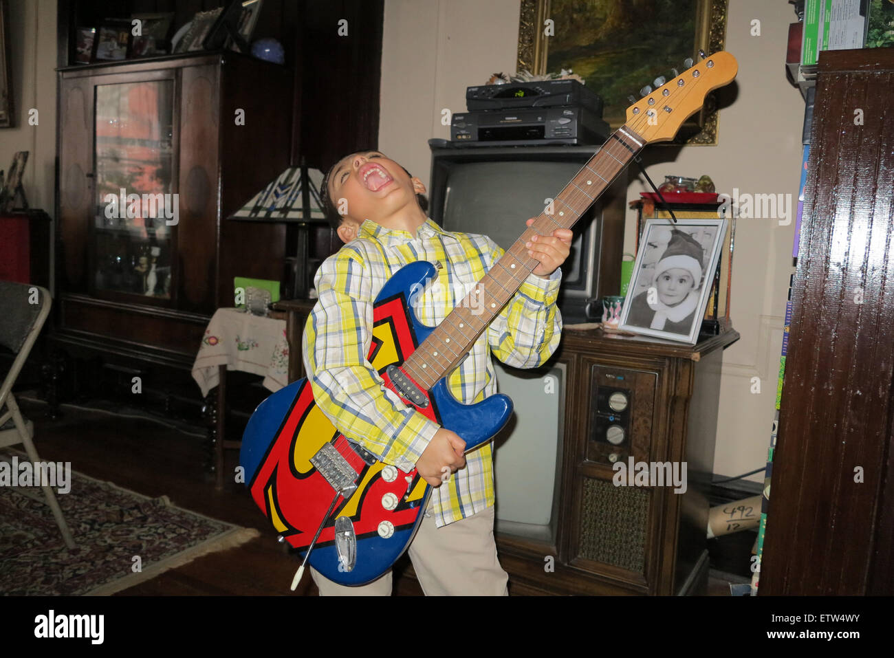 Cinque anni di rock star a casa a Brooklyn, New York. Foto Stock