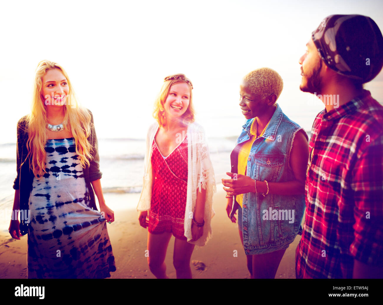 Spiaggia di diversi amici estate divertente Concetto di incollaggio Foto Stock