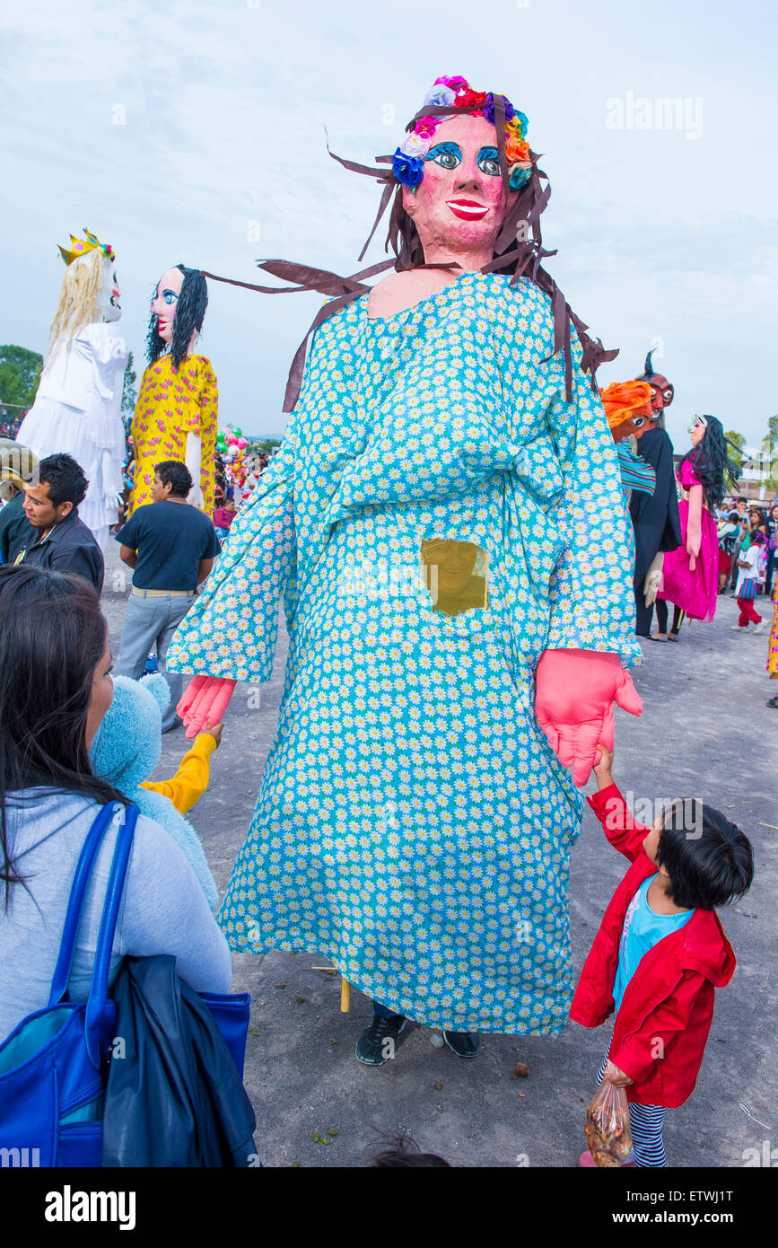 Mojigangas al festival della Valle del Maiz su 31 maggio , 2015 in San Miguel De Allende ,Messico. Foto Stock