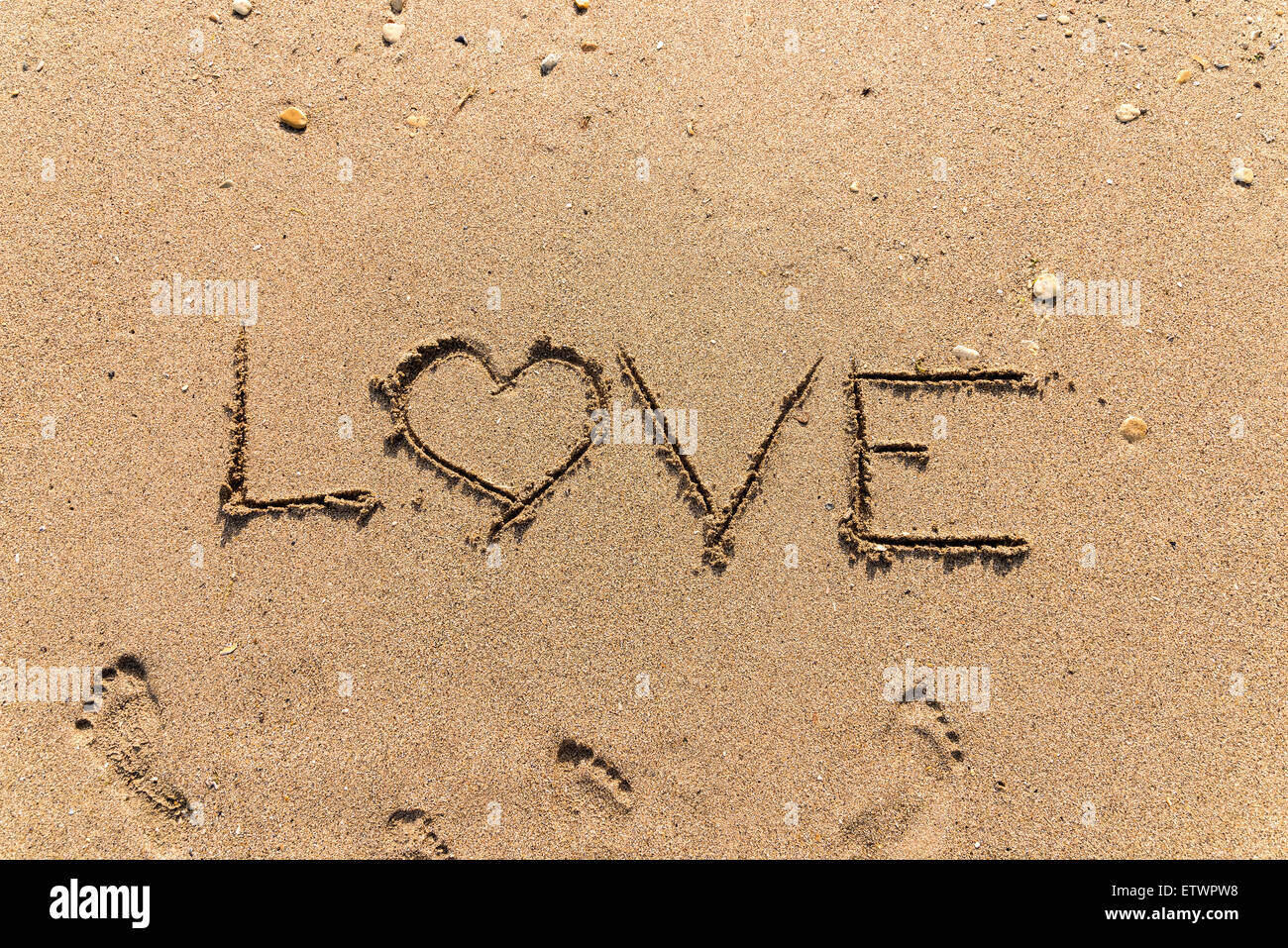 Amore parola sulla spiaggia dell'Oceano sabbia Foto Stock