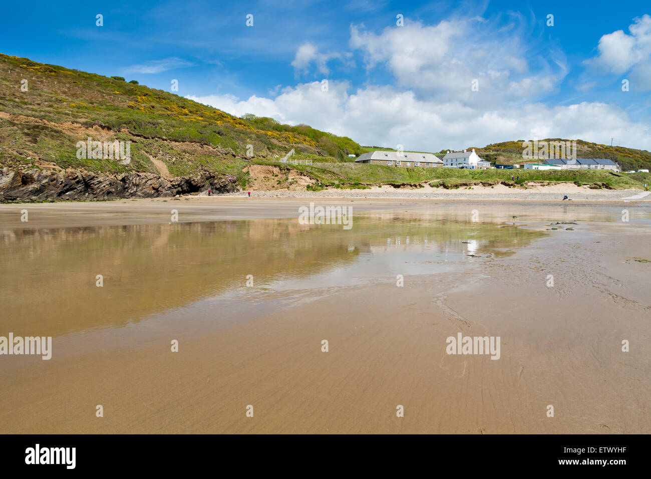 Splendida spiaggia sabbiosa di Nolton Haven on Il Pembrokeshire Coast of Wales UK Europa Foto Stock