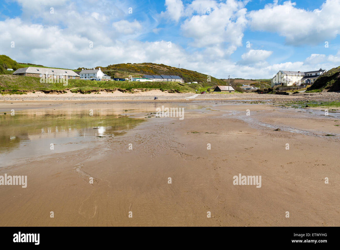 Splendida spiaggia sabbiosa di Nolton Haven on Il Pembrokeshire Coast of Wales UK Europa Foto Stock