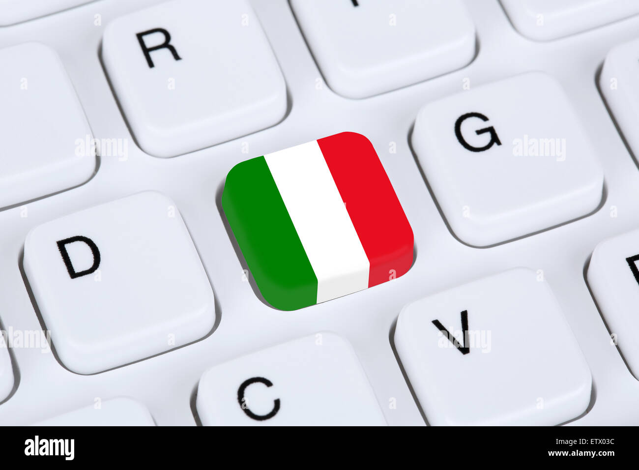Bandiera dell'Italia online internet sulla tastiera del computer Foto stock  - Alamy