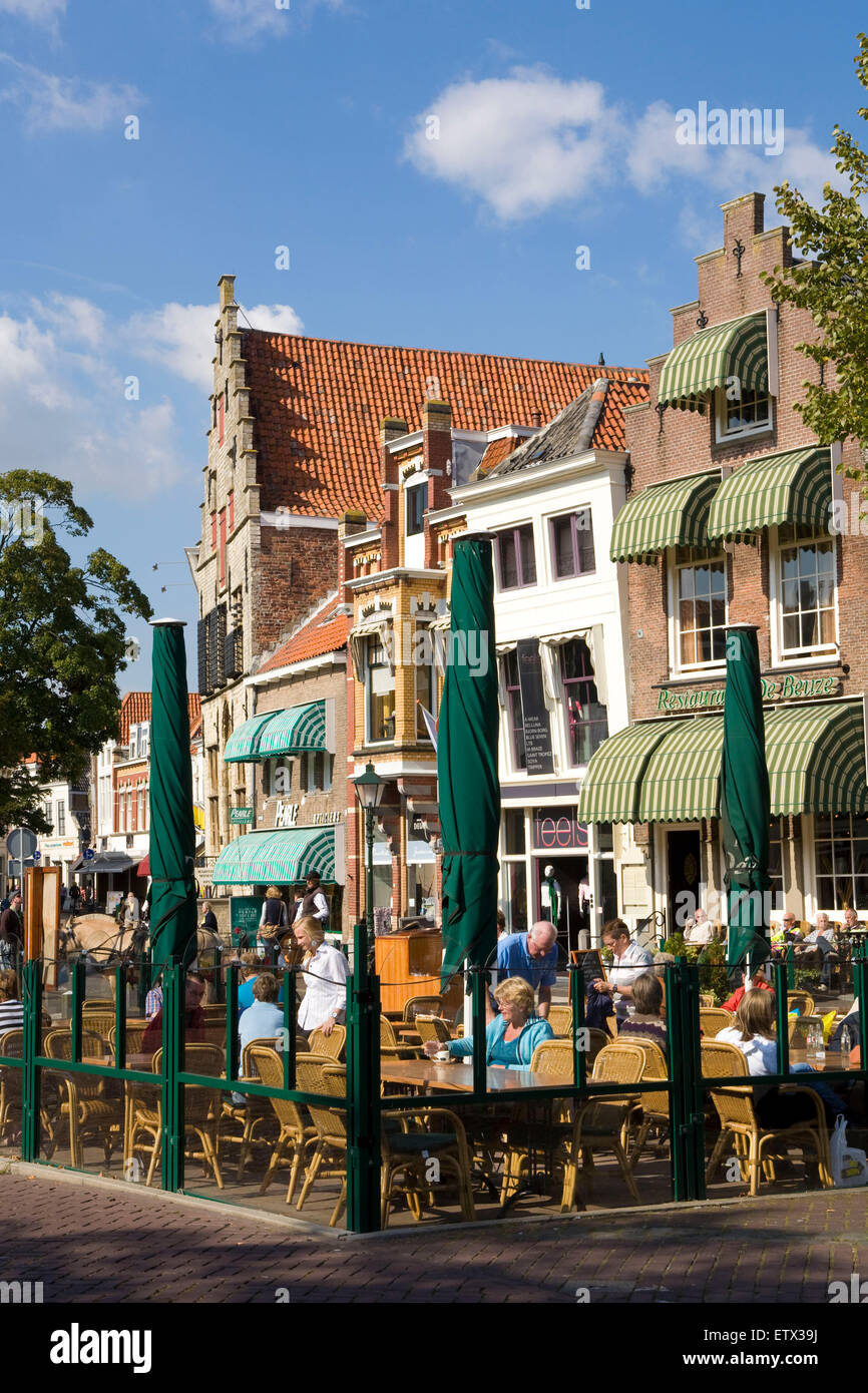 L'Europa, Paesi Bassi Zeeland, Zierikzee sulla penisola Schouwen-Duiveland, case presso la piazza del mercato. Europa, Niederlande, Foto Stock