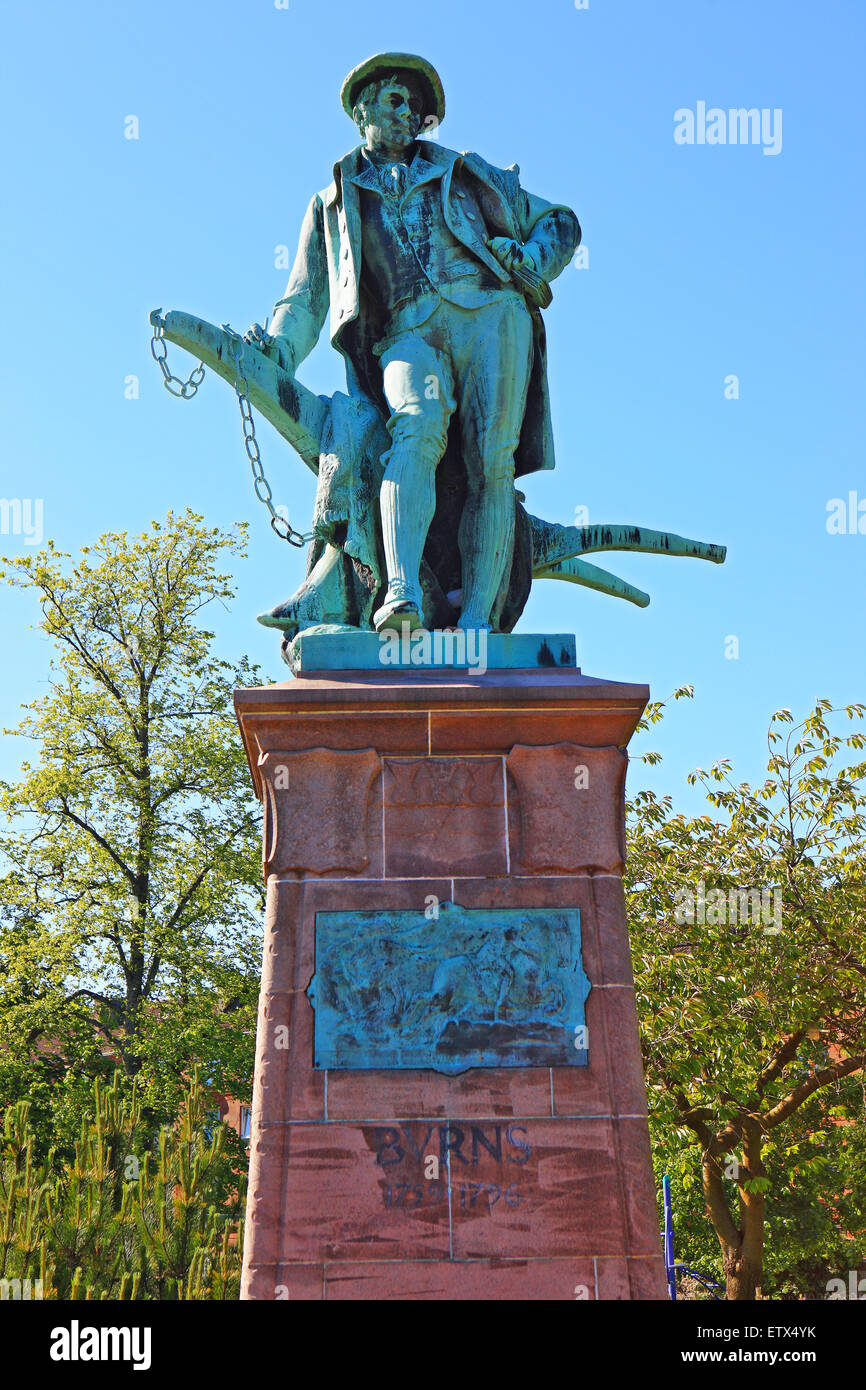 Statua di bronzo di Robert Burns, eretto nel 1896 in giardini Fontana Paisley, ha fama di essere i migliori Burns statua in Gran Bretagna Foto Stock