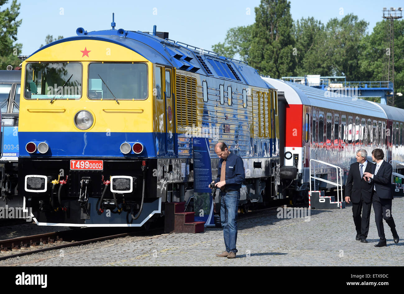 Ostrava, Repubblica Ceca. 16 Giugno, 2015. Fiera internazionale della tecnologia ferroviaria, prodotti e servizi per la ferrovia e il trasporto urbano CZECH RAILDAYS inizia a Ostrava, Repubblica Ceca, Martedì, 16 giugno 2015. Foto di riabilitazione motoria T 499 locomotiva storica da 70ies. © Jaroslav Ozana/CTK foto/Alamy Live News Foto Stock