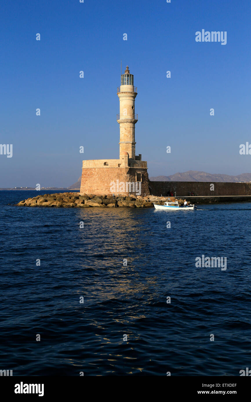 Chania, Grecia, faro all'entrata del porto dell'isola di Creta Foto Stock