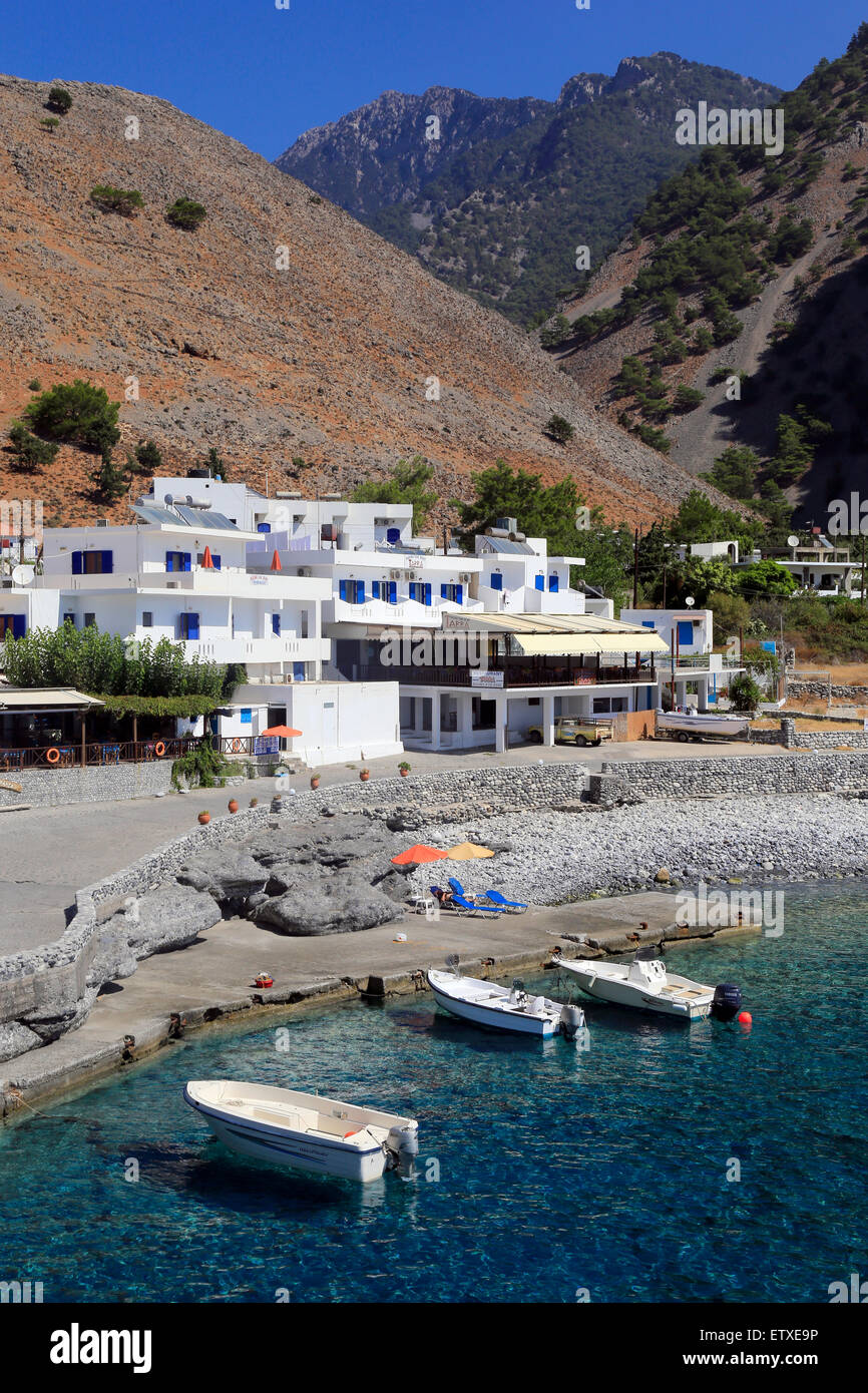 Agia Roumeli, Grecia, che si affaccia sul villaggio sul mare di Agia Roumeli in creta Foto Stock