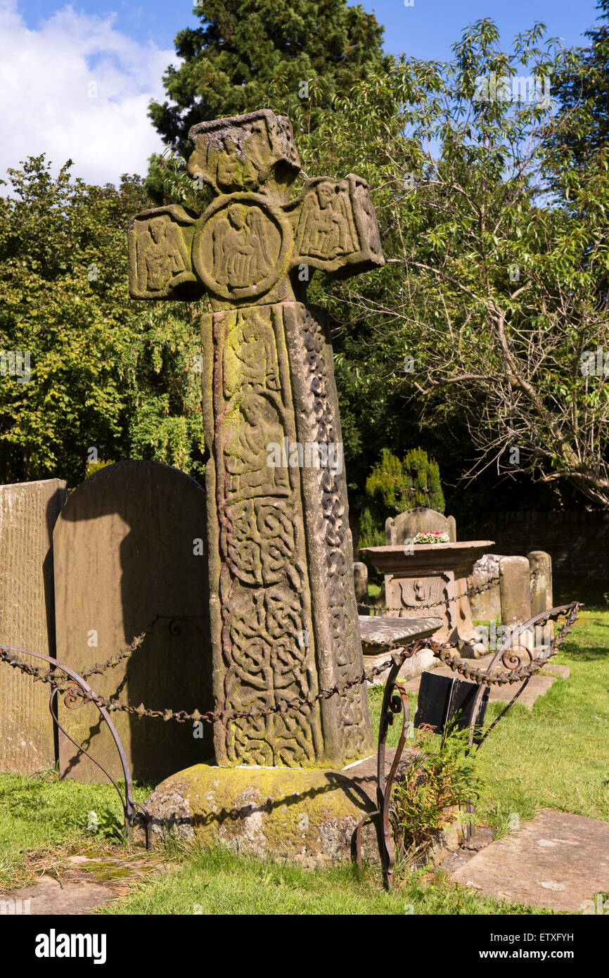 Regno Unito, Inghilterra, Derbyshire, Eyam, sagrato, ottavo secolo Saxon Cross Foto Stock