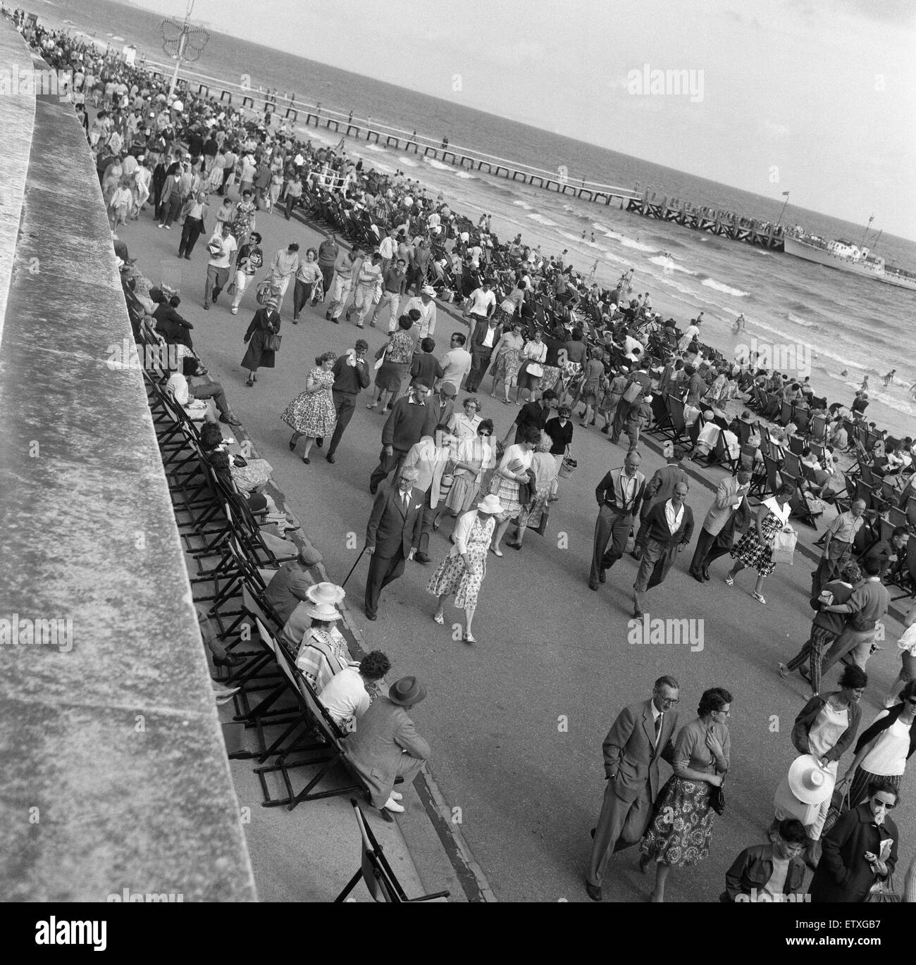 Scene di vacanze a Bournemouth Dorset. 5 agosto 1961. Foto Stock