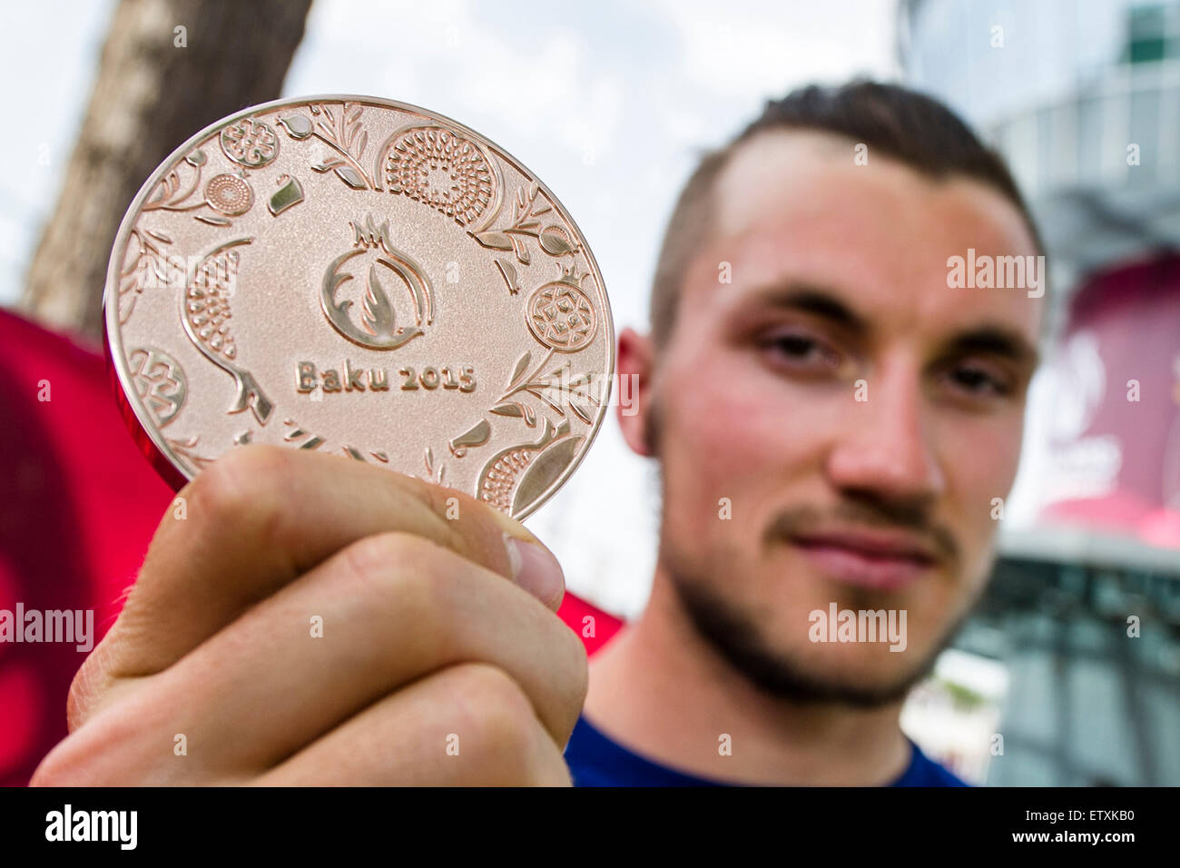 Mingachevir, Azerbaigian. 16 Giugno, 2015. Ceco Martin Fuksa pone con la sua medaglia di bronzo nella canoa Sprint - Uomini canoa singola (C1) 200m Finale al Baku 2015 1° Giochi Europei di Mingachevir, Azerbaigian, 16 giugno 2015. Credito: David Tanecek/CTK foto/Alamy Live News Foto Stock