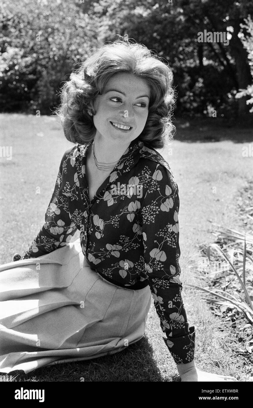 Kay Alexander, presentatore, Midlands oggi, BBC TV regionale news service per il West Midlands, 11 giugno 1974. Foto Stock