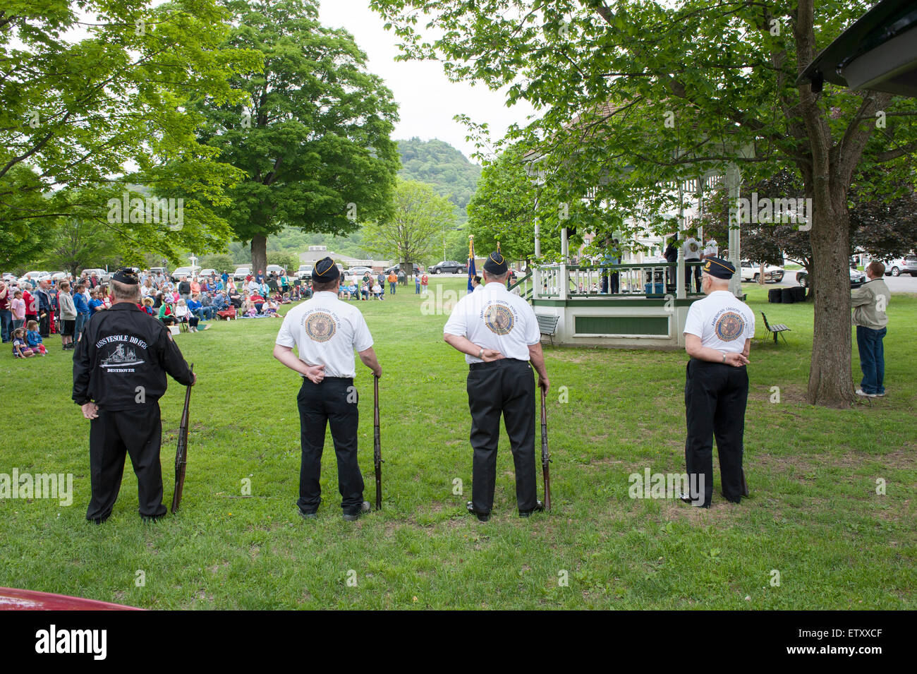 Veterani e gli abitanti di un villaggio di osservare il giorno memoriale della cerimonia in Townshend Vermont Foto Stock