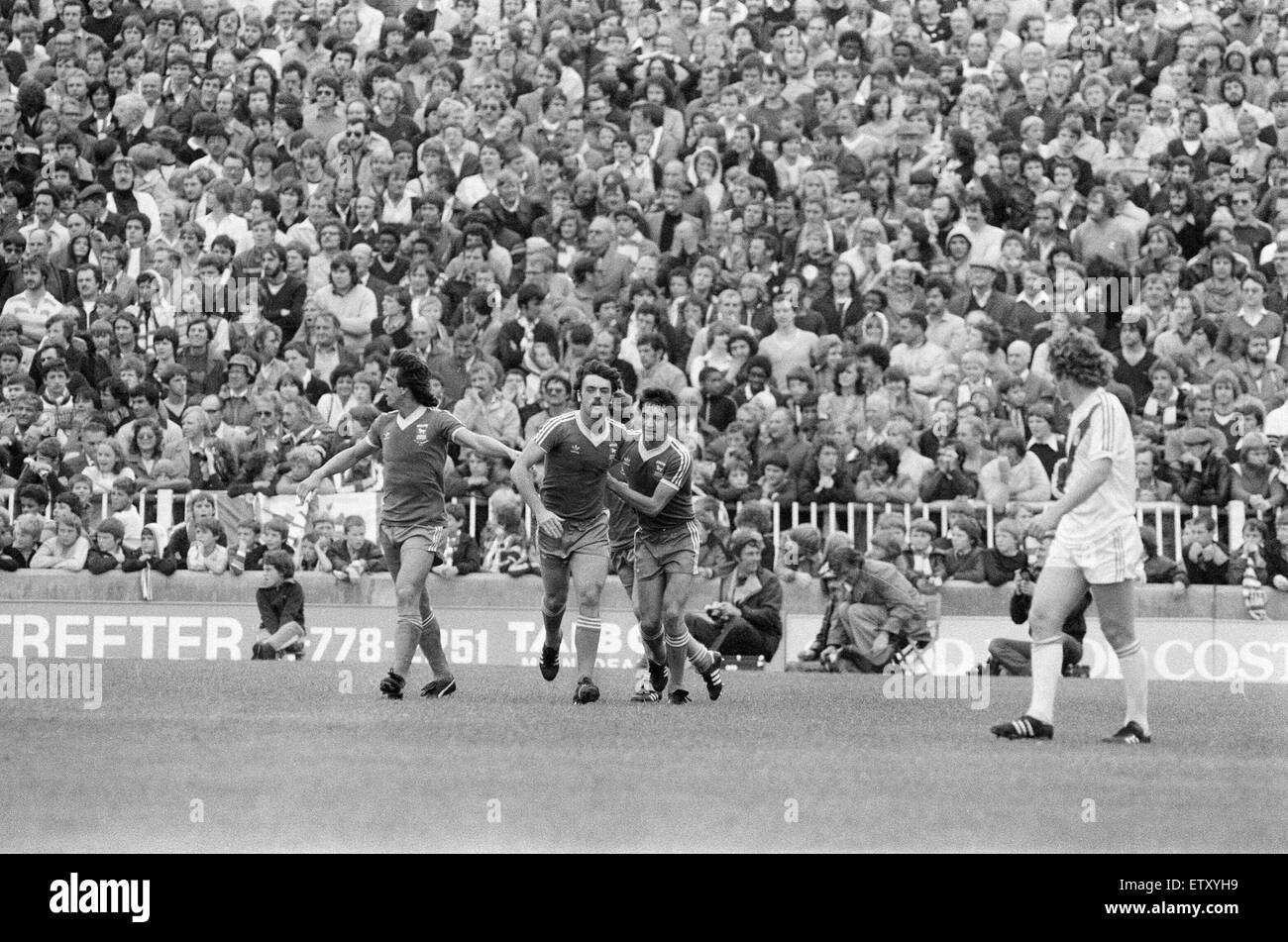 Il palazzo di cristallo 1-2 Ipswich Town, league a Selhurst Park, sabato 13 settembre 1980. John Wark (centro) celebra dopo il punteggio obiettivo, con compagni di squadra Paolo Mariner (sinistra) e George Burley (a destra). Foto Stock