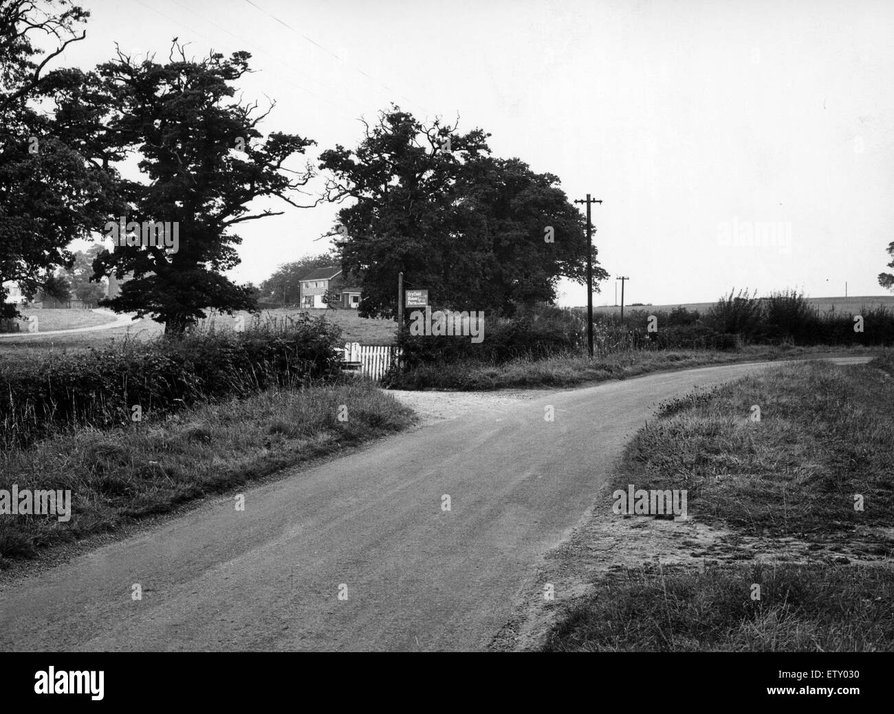 Patibolo Hill Road, cercando di fronte alla casa Cryfield Farm, che saranno incorporati nell'Università di Warwick sito. 8 ottobre 1964. Foto Stock