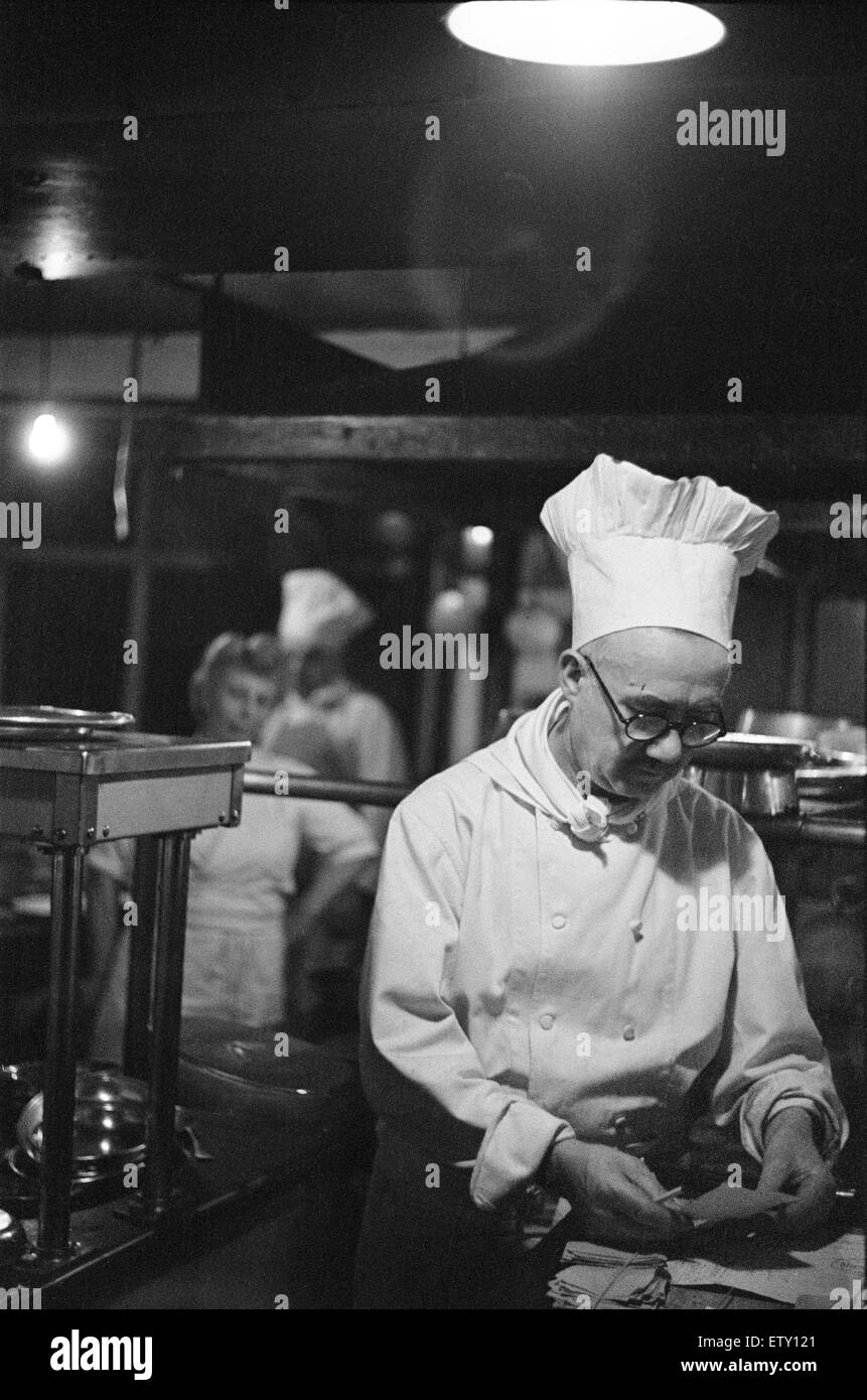 Chef al ristorante Mirabelle. 1946 circa Foto Stock