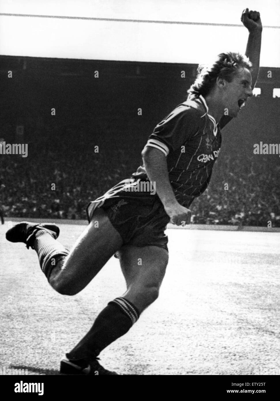 Liverpool 3 v Occidente uniti 0 Vecchia Prima Divisione League una partita ad Anfield. (L'immagine mostra) Paolo punteggio Walsh il suo primo obiettivo per il suo nuovo club. 27 Agosto 1984 Foto Stock