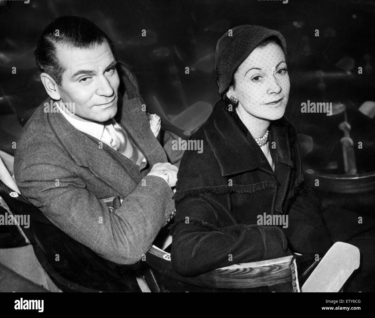 Laurence Olivier e Vivien Leigh, saranno protagonisti insieme in una fase di produzione della principessa dorme, al Kings Theatre. Foto-call al Kings Theatre Glasgow, Scozia, 6 ottobre 1953. Foto Stock