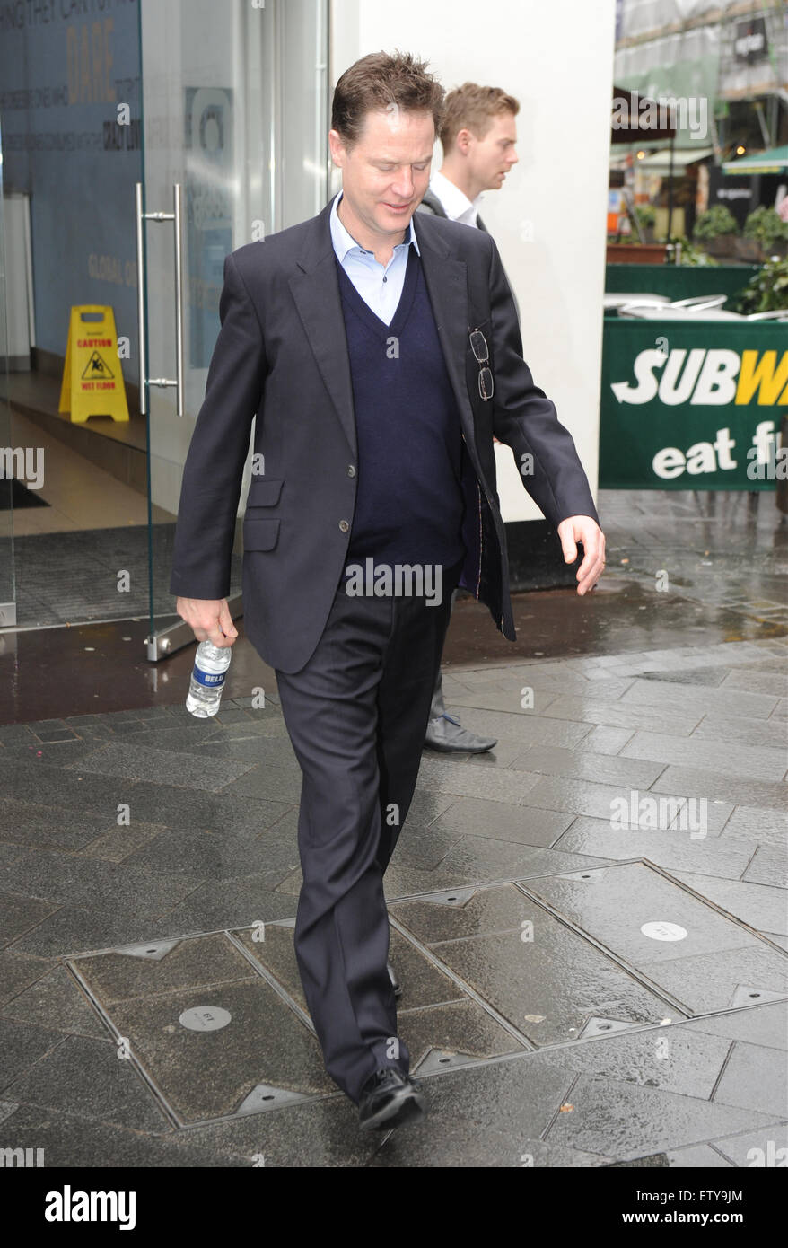 Il vice primo ministro Nick Clegg lasciando LBC radio dotata di: Nick Clegg, Vice Primo Ministro del Regno Unito dove: Londra, Regno Unito quando: 26 Mar 2015 C Foto Stock