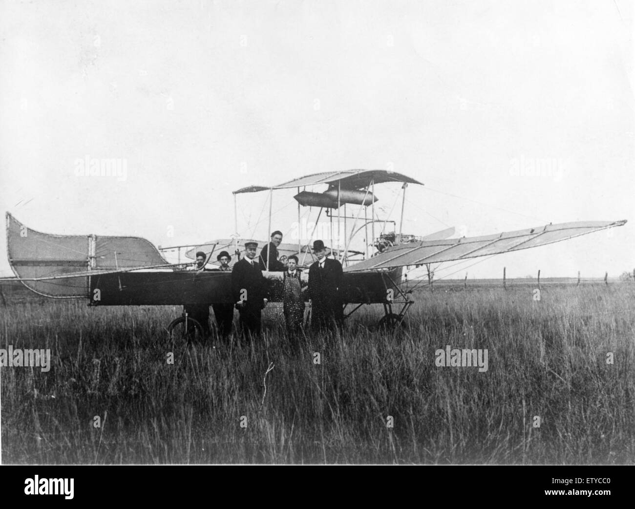 Il numero di identificazione dell’aeromobile 01 00093370 fa parte di un’indagine volta a determinare il modello e le caratteristiche del velivolo. Tali numeri sono utilizzati per rintracciare e identificare gli aeromobili in vari registri aeronautici. Foto Stock