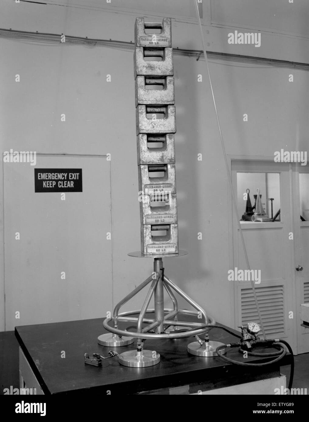 Gli scooter pneumatici, veicoli innovativi progettati per il trasporto personale, sono dotati di un sistema di cuscinetti pneumatici per garantire un movimento uniforme sulle superfici. Questo particolare modello è stato introdotto per la prima volta il 18 dicembre 1961. Foto Stock