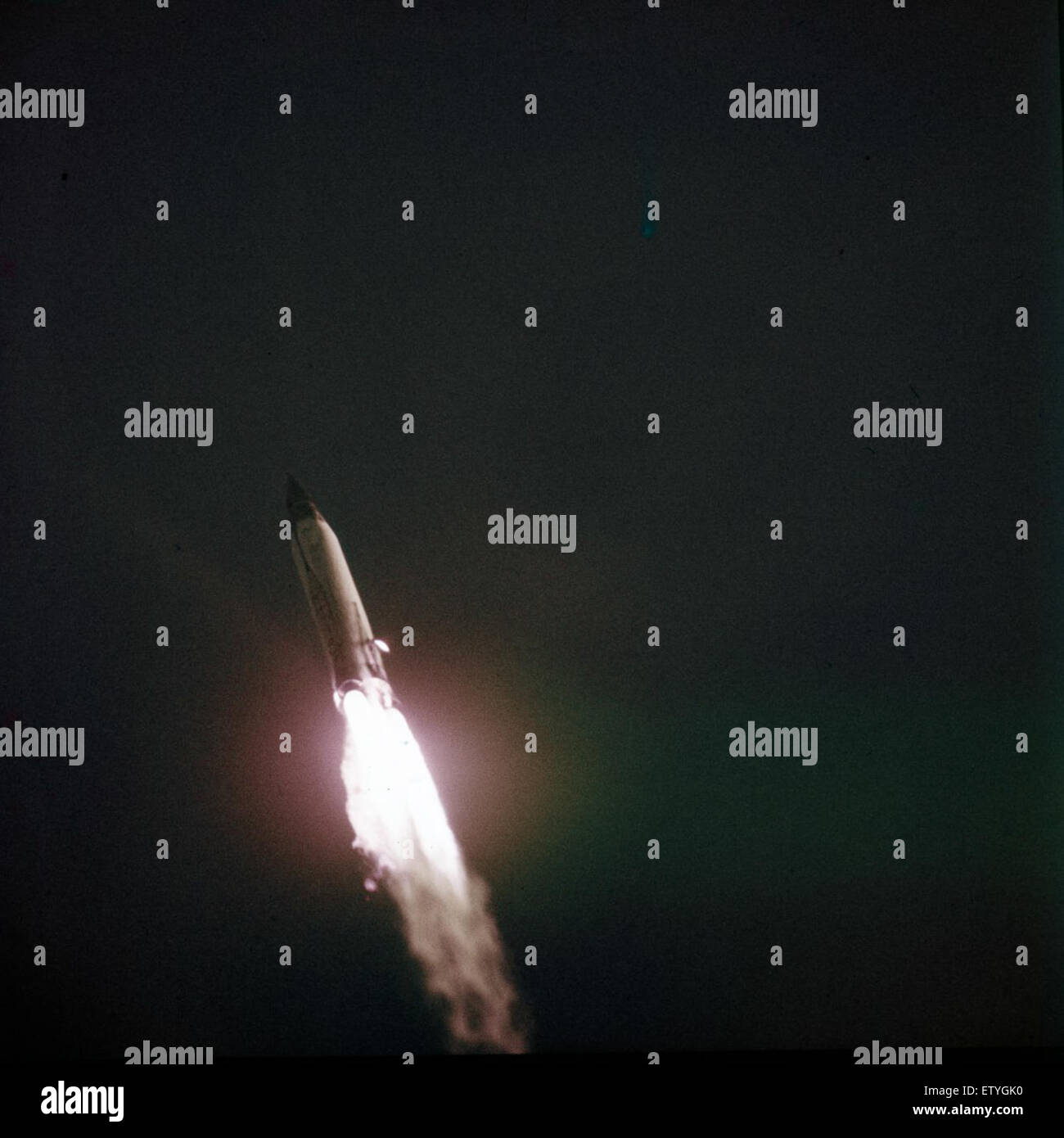 Atlas 6B, un volo di prova fondamentale della serie di razzi Atlas, lanciato dal Pad 13. Il test è stato parte integrante dello sviluppo della tecnologia missilistica e di lancio satellitare, segnando un importante traguardo nell'esplorazione spaziale. Foto Stock