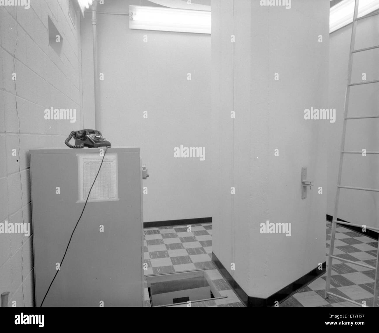 Questa fotografia della Central Rate Station, datata 3 settembre 1959, mostra la vista dell'edificio rivolto a est. L'immagine offre uno sguardo sull'infrastruttura e sulla configurazione operativa della stazione durante la metà del XX secolo. Foto Stock