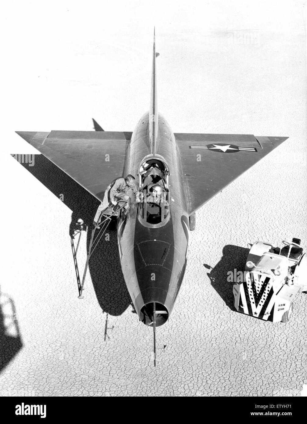 Il Convair XF-92 (modello 7-002) era un aereo sperimentale sviluppato nei primi anni '1950 Il design dell'aereo contribuì allo sviluppo dei futuri caccia a reazione, con caratteristiche notevoli tra cui la configurazione ad ala delta e le capacità supersoniche. Foto Stock