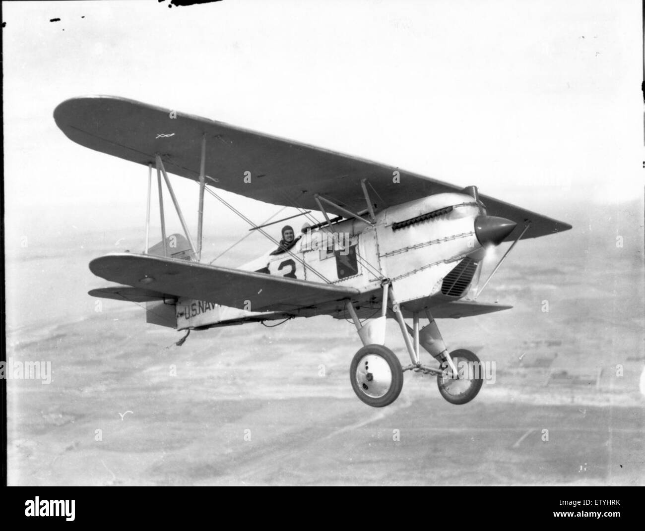 L'F6C-3570 è un velivolo dell'inizio del XX secolo, noto per il suo ruolo nella storia dell'aviazione militare. Questo aereo fu utilizzato da varie forze e fu determinante nell'avanzamento della tecnologia aeronautica e nelle tattiche di combattimento aereo durante il suo tempo. Foto Stock