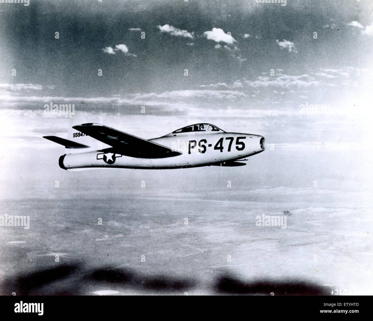 Il primo XP-84, conosciuto come Republic Thunderjet XP-84, fu un pioniere aereo militare sviluppato dalla Republic Aviation Corporation alla fine degli anni '1940 Rappresenta le prime fasi della propulsione a getto nell'aviazione militare. Foto Stock