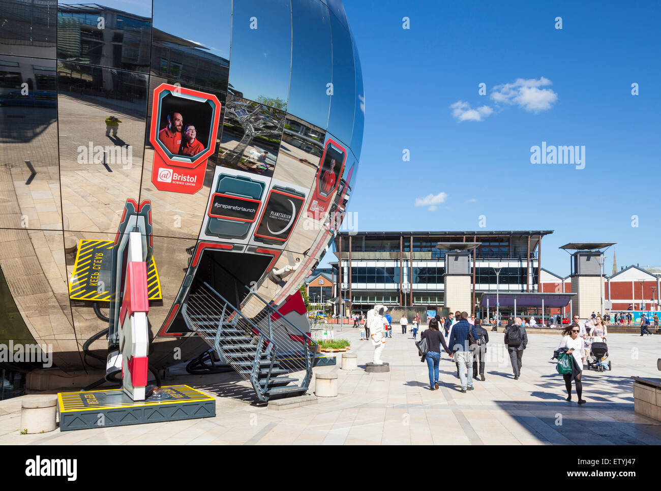 Sfera del planetario a Bristol Millennium Square Bristol Avon England Regno Unito GB EU Europe Foto Stock