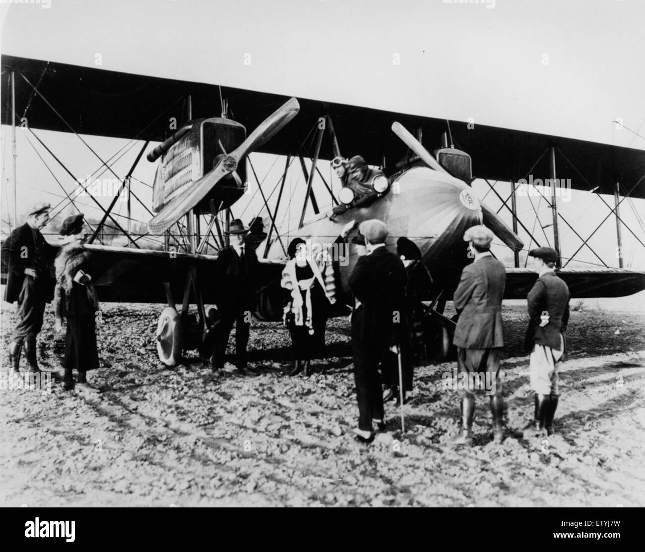 Il *Loughhead F-1*, costruito nel 1919, era un primo aereo americano progettato dalla Loughhead Aircraft Manufacturing Company. Ha giocato un ruolo nella storia dell'aviazione, mostrando innovazioni nella progettazione e nell'ingegneria dei voli, contribuendo allo sviluppo dell'aviazione durante i primi anni del XX secolo. Foto Stock
