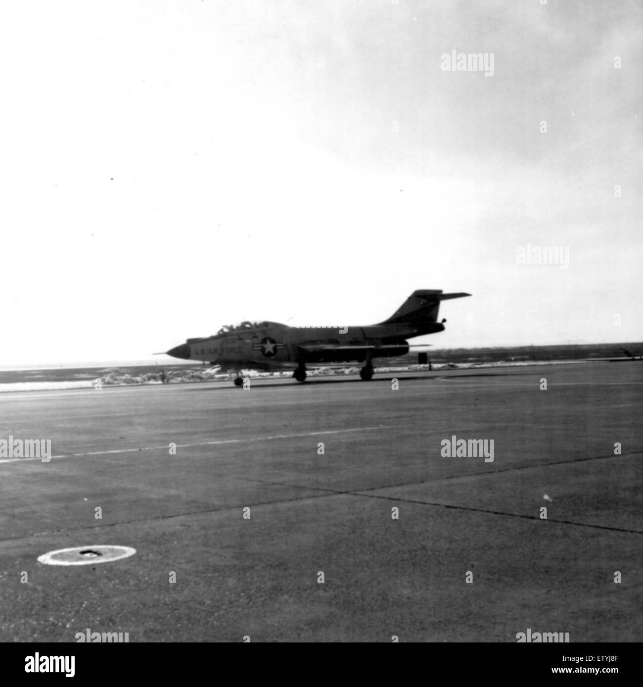 Il McDonnell F-101B-110-MC Voodoo, numero di serie 58-0327, è una variante dell'iconico aereo Voodoo utilizzato dalla U.S. Air Force. Questo caccia-intercettore era una parte significativa delle strategie di difesa dell'era della Guerra fredda. Foto Stock