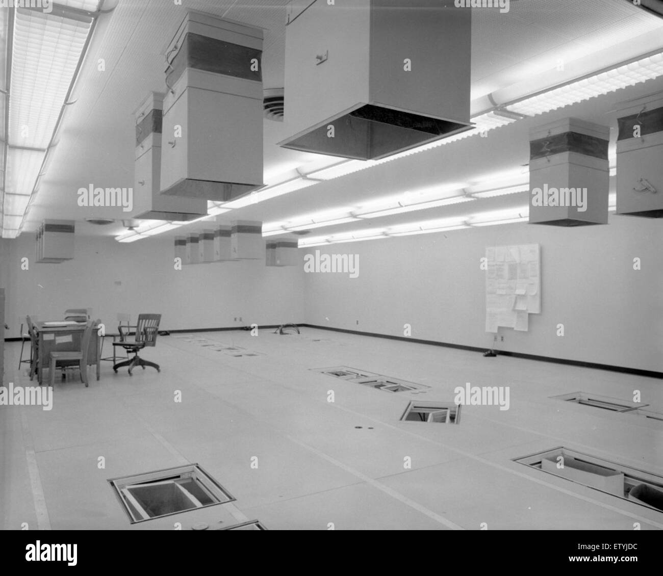 Vista della Operations Guidance Room, piano terra est, che fornisce ulteriori informazioni sulla disposizione e sulla funzione della sala. Quest'area funge probabilmente da spazio di controllo o di comando per le operazioni. Foto Stock