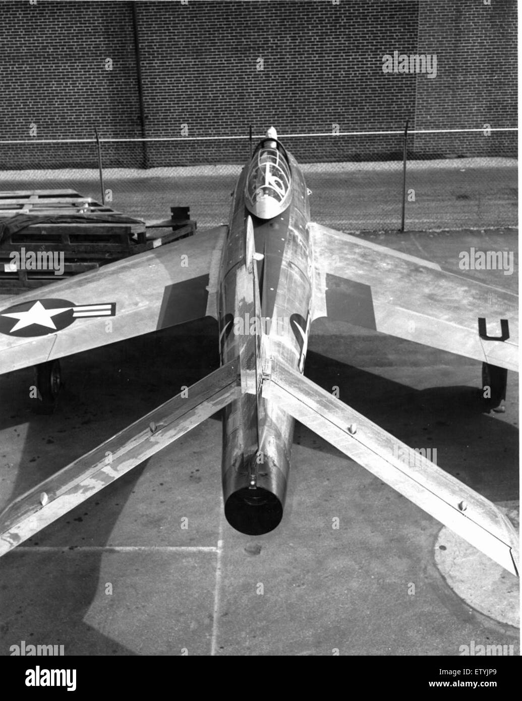 Lo YRF-84F è un prototipo di aereo da caccia statunitense sviluppato negli anni '1950 dalla United States Air Force. L'aereo è stato progettato per essere un caccia-bombardiere e ha un design distintivo ottimizzato per le operazioni ad alta velocità. Foto Stock