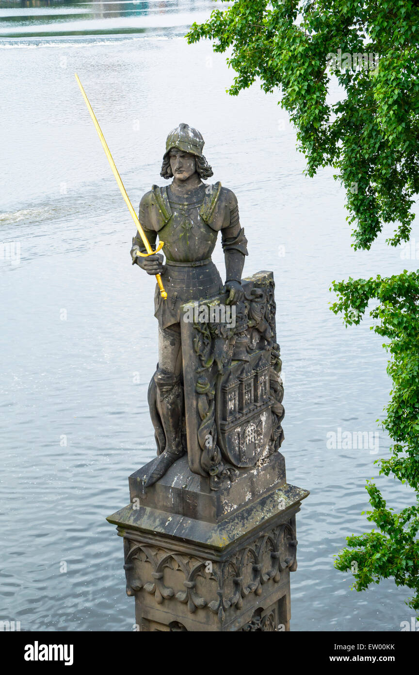 La statua del cavaliere Bruncvik, Charles Bridge, Praga, Repubblica Ceca. Foto Stock