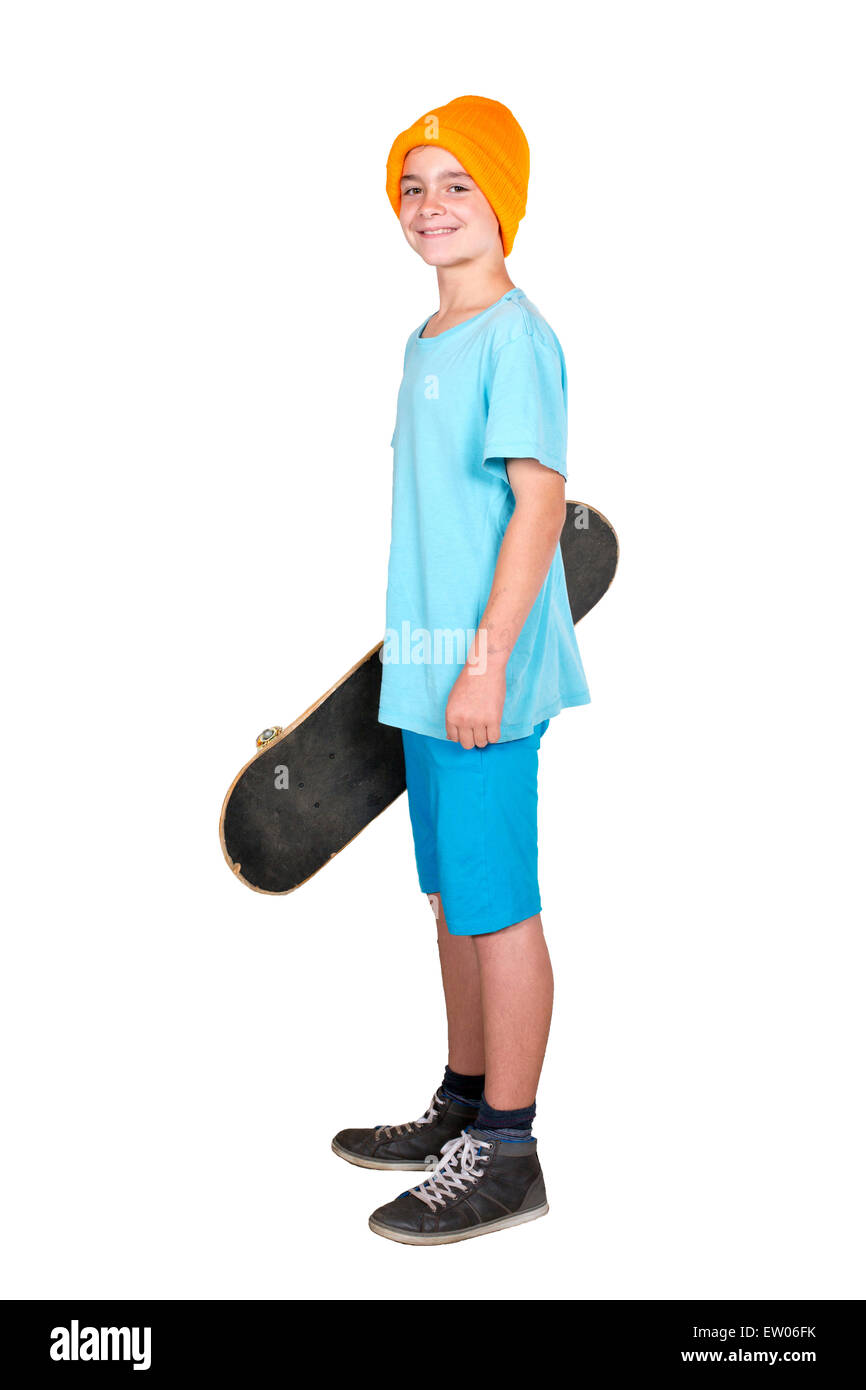 Giovane ragazzo in piedi con uno skateboard nelle sue mani Foto Stock