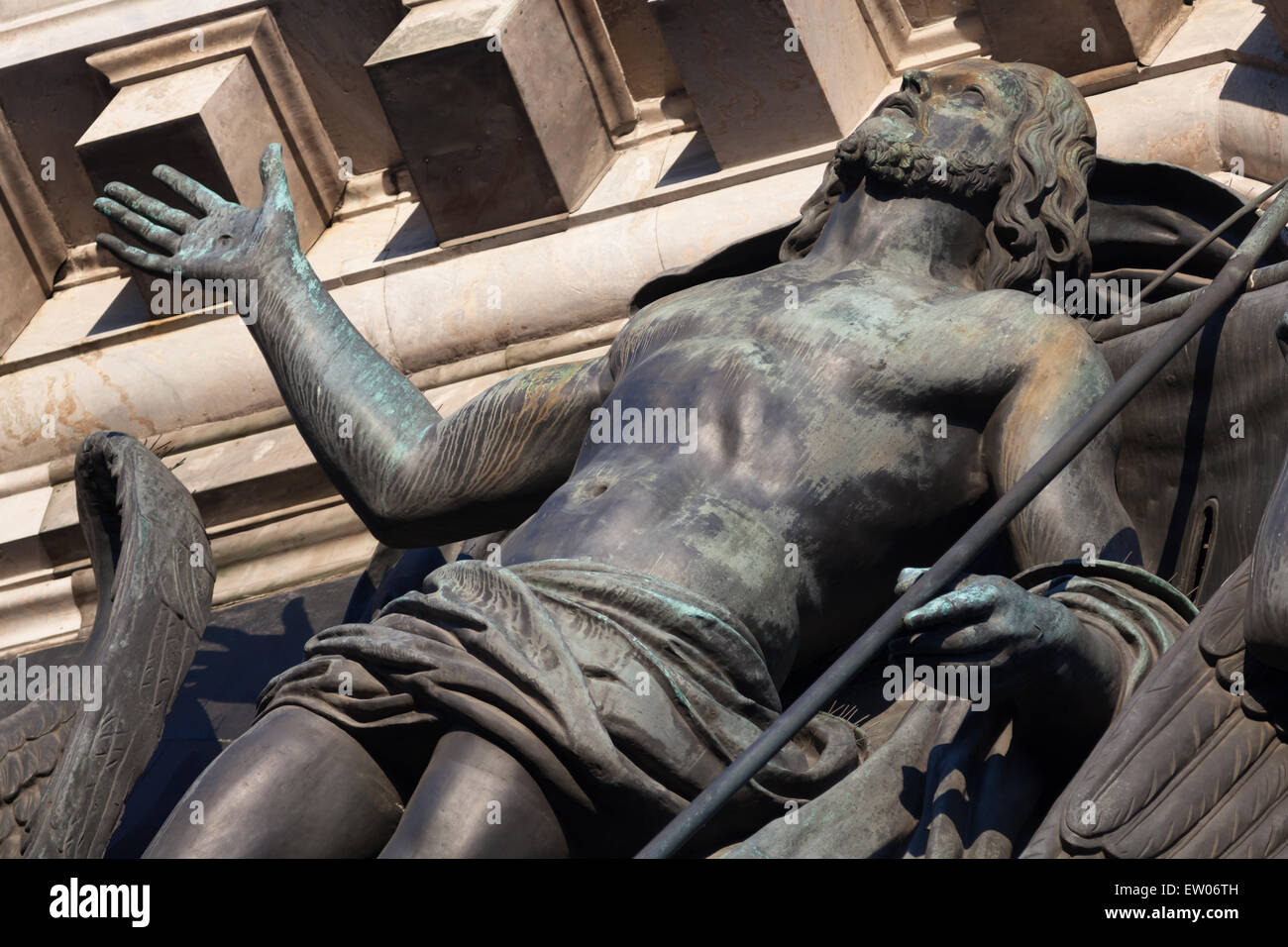 La risurrezione di Cristo. Dettaglio del frontone del Nord di San Isaacs Cattedrale di San Pietroburgo, Russia Foto Stock