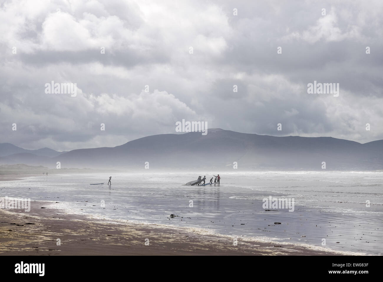 Le tempeste sulla spiaggia di pollice Beach, Iveragh Peninsula, nella contea di Kerry, Irlanda Foto Stock