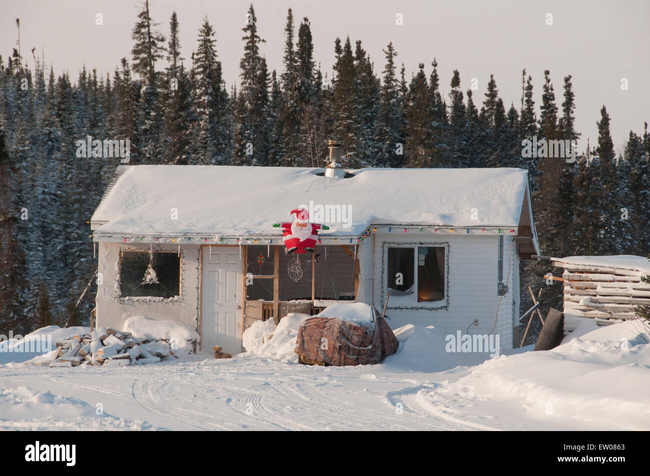 Piccola cabina inverno Lago Mistassini Northern Quebec Foto Stock