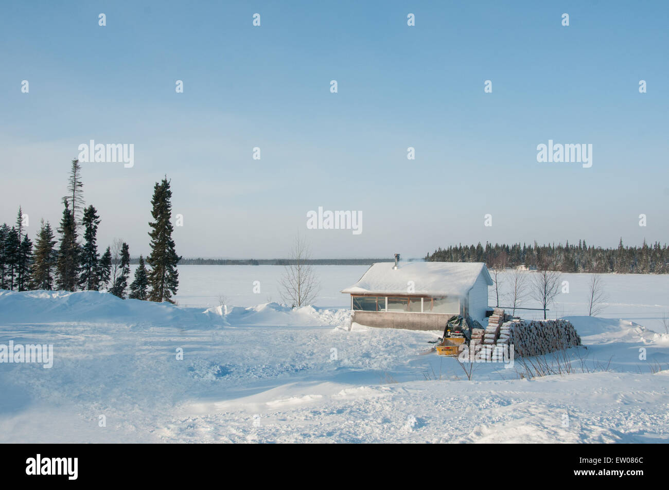 Cottage sul lago inverno Mistissini Northern James Bay Foto Stock