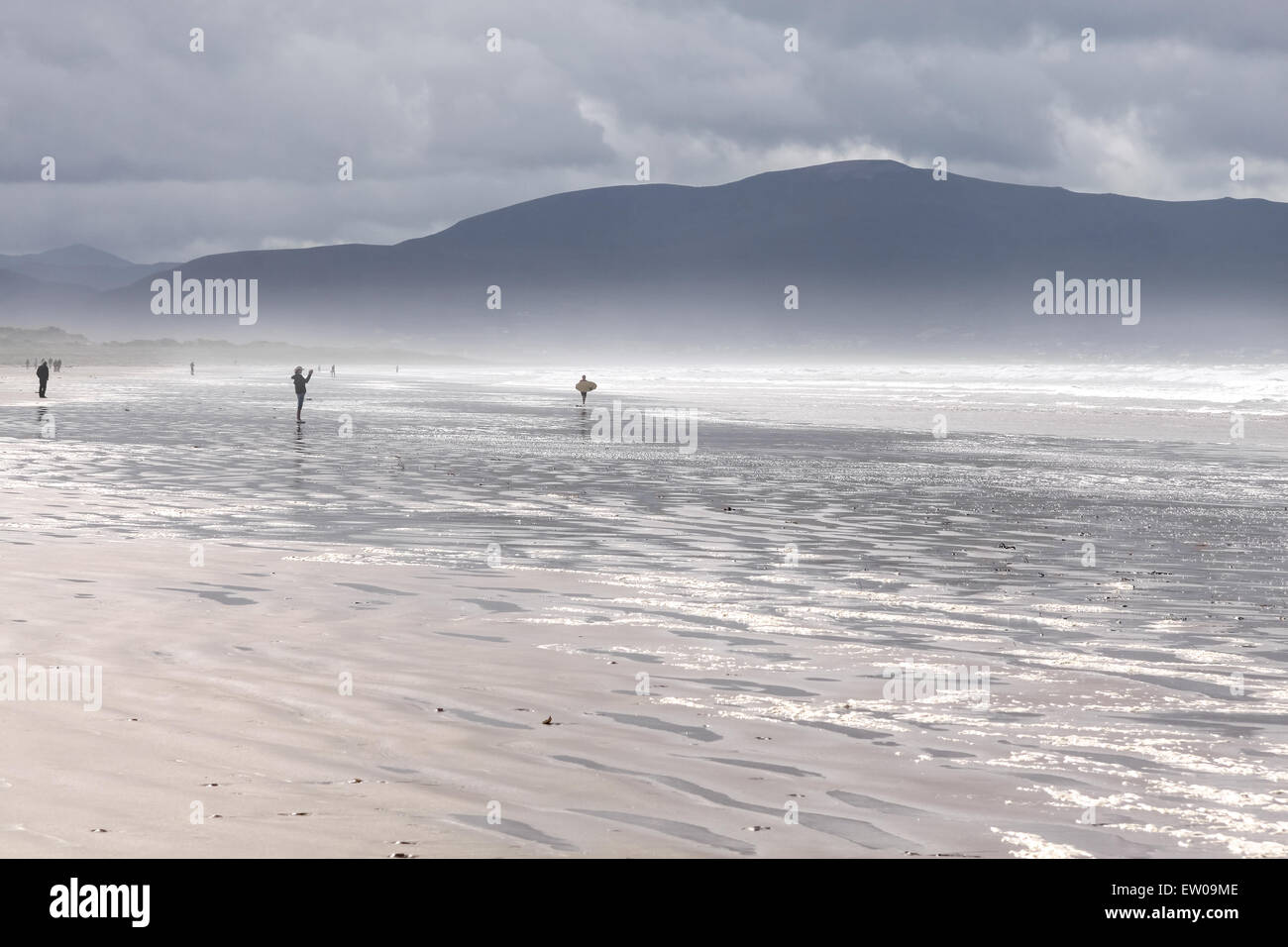 Le tempeste sulla spiaggia di pollice Beach, Iveragh Peninsula, nella contea di Kerry, Irlanda Foto Stock